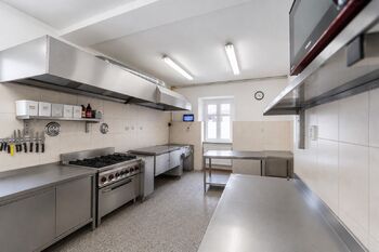 Prodej restaurace 500 m², Svinaře