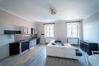 Prodej restaurace 500 m², Svinaře