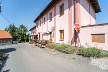 Prodej restaurace 500 m², Svinaře