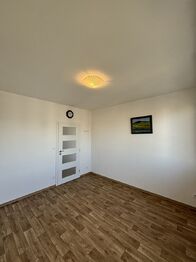 Ložnice s balkonem - Pronájem bytu 3+1 v družstevním vlastnictví 63 m², České Budějovice