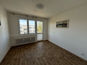Ložnice s balkonem - Pronájem bytu 3+1 v družstevním vlastnictví 63 m², České Budějovice