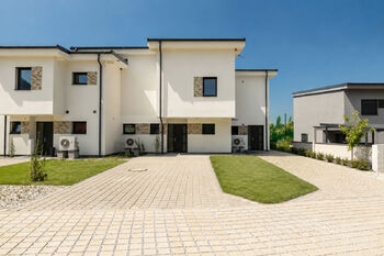 Hlavní vchod - Prodej domu 98 m², Čeladná 