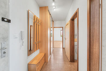 Prodej bytu 2+kk v osobním vlastnictví 61 m², Praha 8 - Dolní Chabry