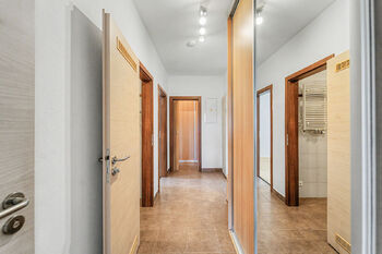 Prodej bytu 2+kk v osobním vlastnictví 61 m², Praha 8 - Dolní Chabry