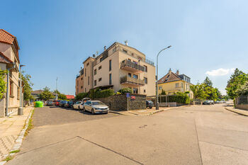 Prodej bytu 2+kk v osobním vlastnictví 61 m², Praha 8 - Dolní Chabry