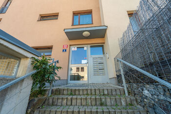 Prodej bytu 2+kk v osobním vlastnictví 61 m², Praha 8 - Dolní Chabry