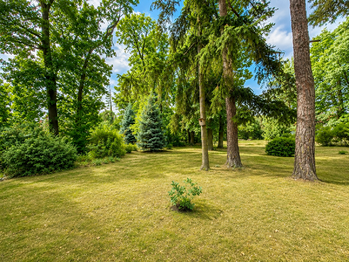 Prodej pozemku 2039 m², Zvole
