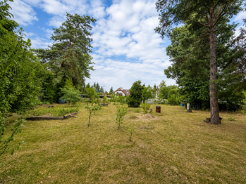 Prodej pozemku 2039 m², Zvole
