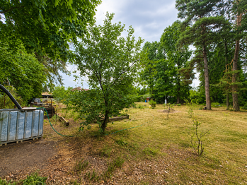Prodej pozemku 2039 m², Zvole