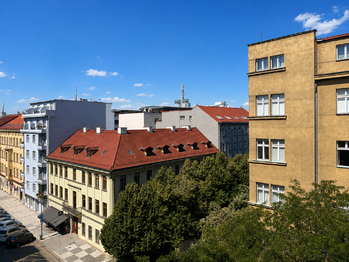 Výhled z okna - Pronájem kancelářských prostor 15 m², Praha 8 - Karlín