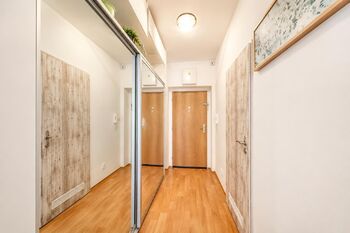 Pronájem bytu 1+kk v osobním vlastnictví 35 m², Praha 9 - Kbely