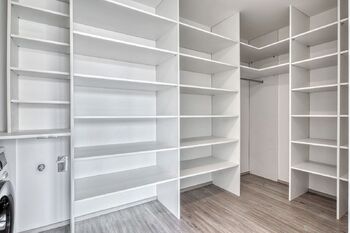 Šatna - Pronájem bytu 2+kk v osobním vlastnictví 56 m², Praha 9 - Libeň
