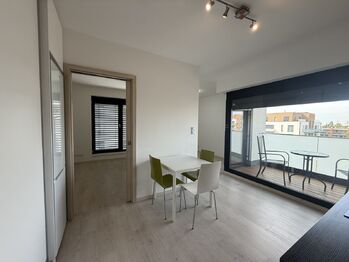 Pronájem bytu 1+kk v osobním vlastnictví 38 m², Praha 8 - Kobylisy