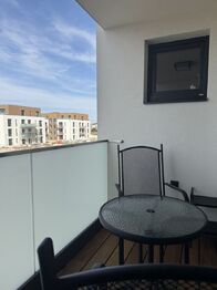 Lodžie - Pronájem bytu 2+kk v osobním vlastnictví 34 m², Praha 8 - Bohnice