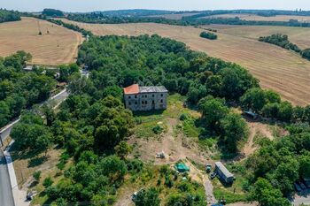 Prodej historického objektu 990 m², Zdiby