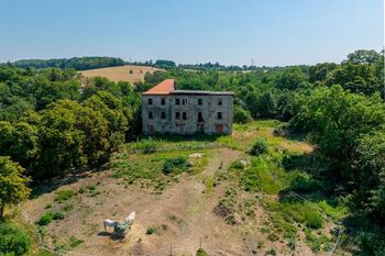 Prodej historického objektu 990 m², Zdiby