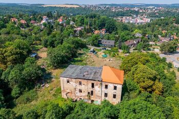 Prodej historického objektu 990 m², Zdiby