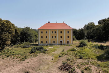 Prodej historického objektu 990 m², Zdiby