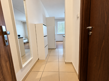 Vstup - Pronájem bytu 1+1 v osobním vlastnictví 35 m², Žatec