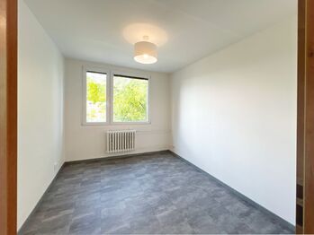 Třetí místnost může být využita například i jako dětský pokoj - Pronájem bytu 3+kk v družstevním vlastnictví 80 m², Praha 5 - Motol