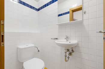 samostatné wc - Prodej bytu 4+kk v osobním vlastnictví 116 m², Praha 9 - Libeň