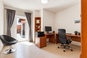 pracovna v přízemí - Prodej domu 228 m², Hradečno