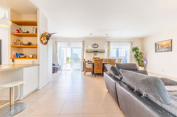 na obývák navazuje terasa - Prodej domu 228 m², Hradečno