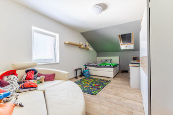 dětský pokoj - Prodej domu 228 m², Hradečno