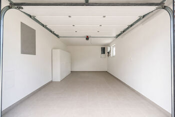 garáž - Prodej domu 228 m², Hradečno