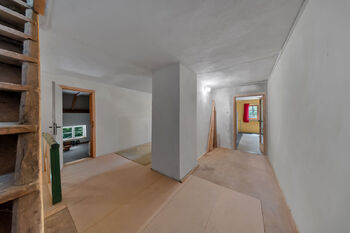 chodba podkroví - Prodej chaty / chalupy 200 m², Vikantice