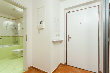 Pronájem bytu 1+kk v osobním vlastnictví 32 m², Praha 10 - Záběhlice