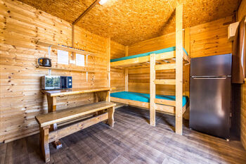 Vybavené chatky s lednicí i topením - Prodej pozemku 36170 m², Dřetovice
