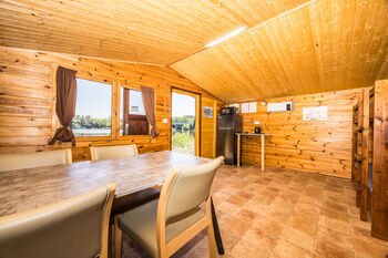Vše potřebné k pobytu - Prodej pozemku 36170 m², Dřetovice