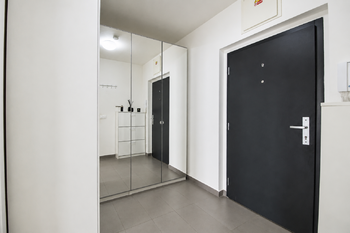 Předsíň - Pronájem bytu 1+kk v osobním vlastnictví 42 m², Praha 9 - Letňany