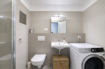 Koupelna - Pronájem bytu 1+kk v osobním vlastnictví 42 m², Praha 9 - Letňany