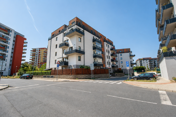 Bytový dům - Pronájem bytu 1+kk v osobním vlastnictví 42 m², Praha 9 - Letňany 