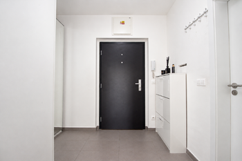 Předsíň - Pronájem bytu 1+kk v osobním vlastnictví 42 m², Praha 9 - Letňany