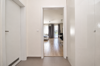 Předsíň - Pronájem bytu 1+kk v osobním vlastnictví 42 m², Praha 9 - Letňany