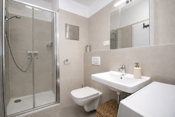 Koupelna - Pronájem bytu 1+kk v osobním vlastnictví 42 m², Praha 9 - Letňany