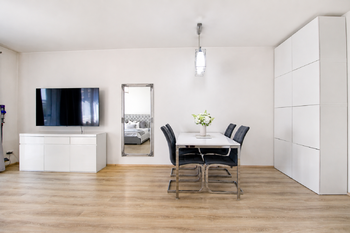 Obývací pokoj + kk - Pronájem bytu 1+kk v osobním vlastnictví 42 m², Praha 9 - Letňany
