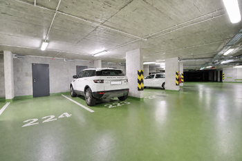 Garážové stání - Pronájem bytu 1+kk v osobním vlastnictví 42 m², Praha 9 - Letňany