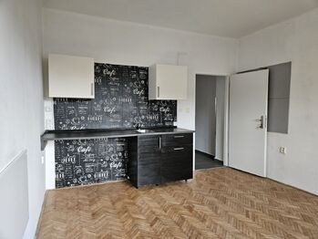 Prodej bytu 2+kk v družstevním vlastnictví 35 m², Praha 8 - Kobylisy