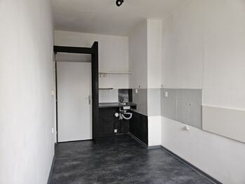 Prodej bytu 2+kk v družstevním vlastnictví 35 m², Praha 8 - Kobylisy