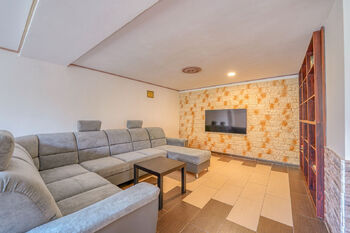 Prodej domu 323 m², Bochov