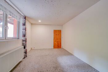 Prodej domu 323 m², Bochov