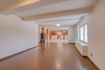 Prodej domu 323 m², Bochov