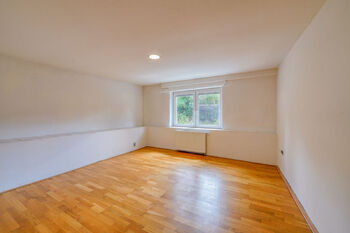 Prodej domu 323 m², Bochov