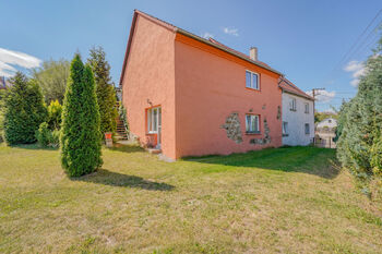 Prodej domu 323 m², Bochov