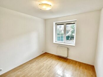 Ložnice - Prodej bytu 2+kk v osobním vlastnictví 47 m², Vestec