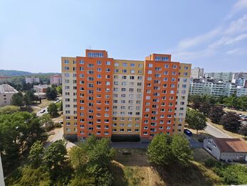 Výhled z lodžie - Prodej bytu 1+1 v osobním vlastnictví 42 m², Brno